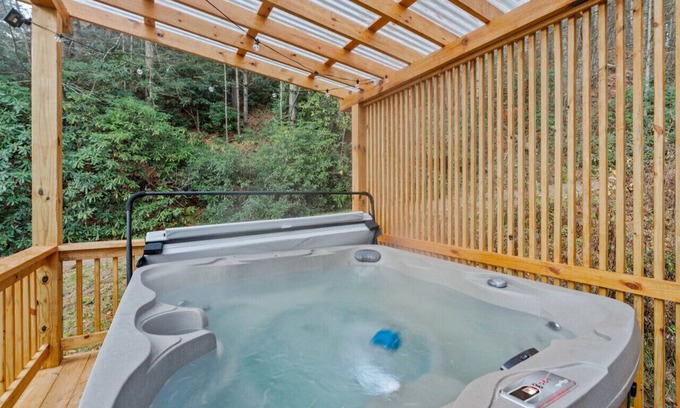 Fleetwood House | Creekside Cabin Near Town