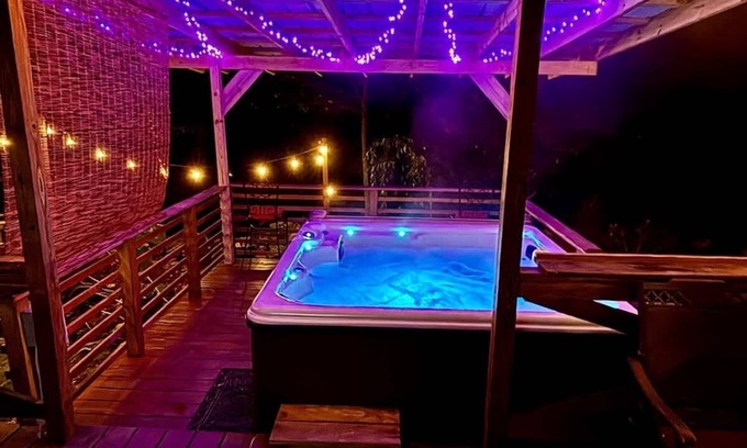 Cosby Cabin | Creekside Cabin Views, Jacuzzi & Firepit