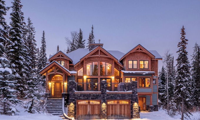 Golden Ski Chalet | Creekside Chalet: 7-bedroom luxury mountain home