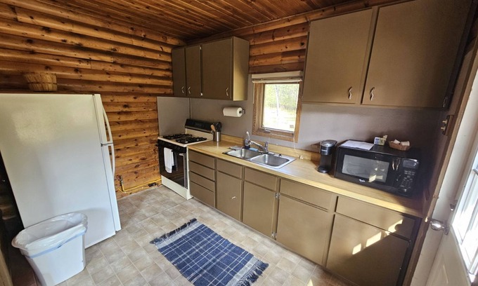 Saddlestring Cabin | Creekside Chalet