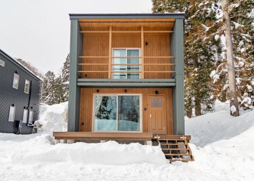 Iida Ski Chalet | Creekside Chalets Hakuba