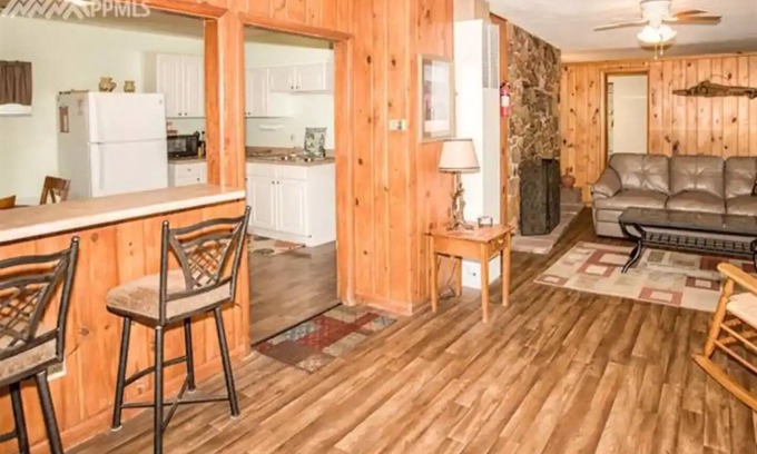 Cascade-Chipita Park Cabin | Creekside Cottage - Mountain Lovers Dream