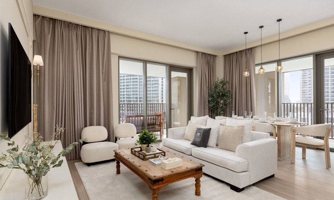 Dubai Apartment | Creekside Elegance w/Canal Vws at Creek Beach