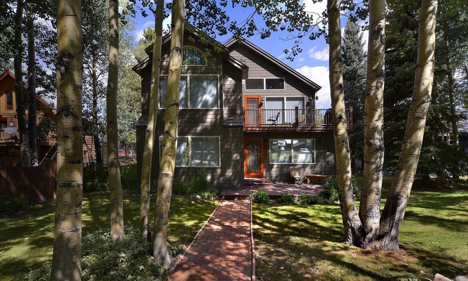 Crested Butte House | Creekside Hideaway/Luxury Home in Town on Coal Creek! Incredible Location!