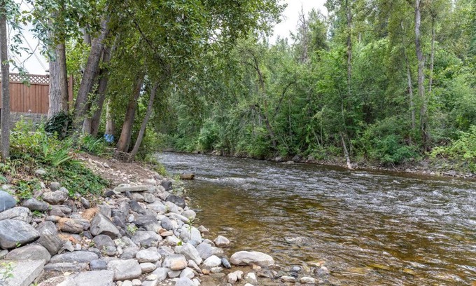 Rutland House | Creekside Retreat 4 bedroom