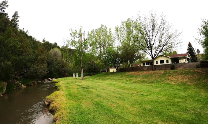 Hot Springs House | Creekside Retreat Minutes From Hot Springs