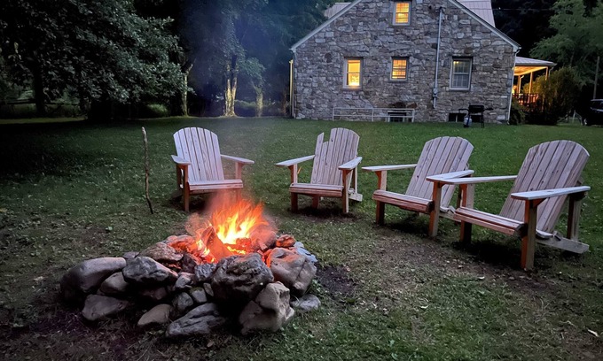 Damascus Cottage | Creeper Trail|King Bed|Pets OK|AT|Grayson|Home