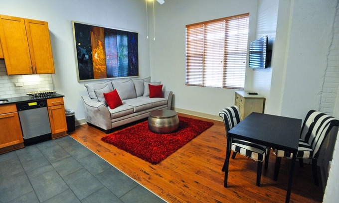 Central Business District Condo | CREOLE NEST VI- FRENCH QUARTER