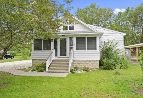 Chincoteague House | Crepe Myrtle Cottage