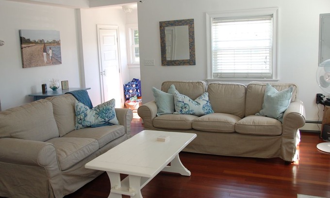 Mattapoisett Center House | Crescent Beach Mattapoisett - Bright, beautiful, airy beach house