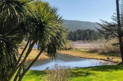 Rockaway Beach House | Crescent Lake Lookout