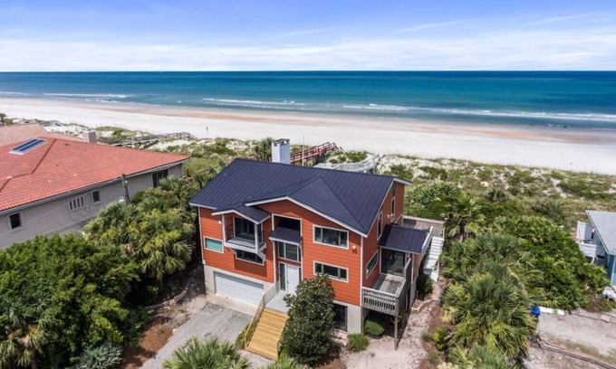 Crescent Beach House | Crescent Lookout Spectacular Pristine Oceanfront home sleeps 16