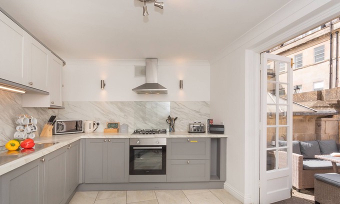 Upper Town Apartment | Crescent Mews Apartment