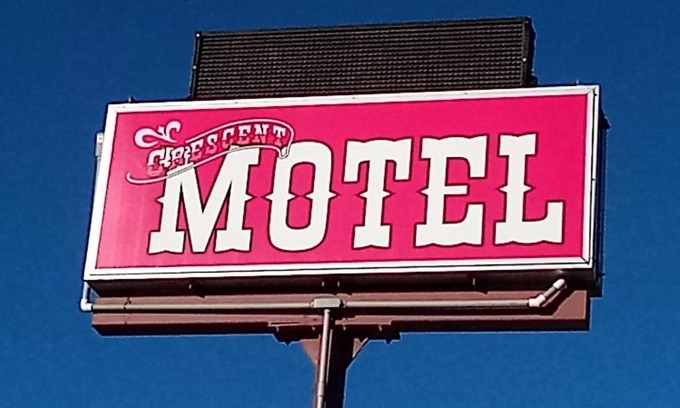 Crescent Hotel | CRESCENT MOON MOTEL
