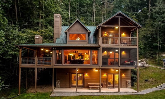 Ellijay Cabin | Crescent Moon on the River