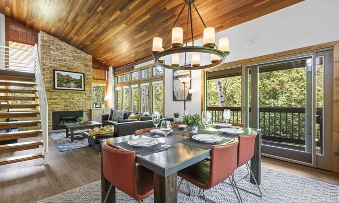 North Park City Condo | Crescent Ski Chalet*Sleeps 9*2 min walk to ski*