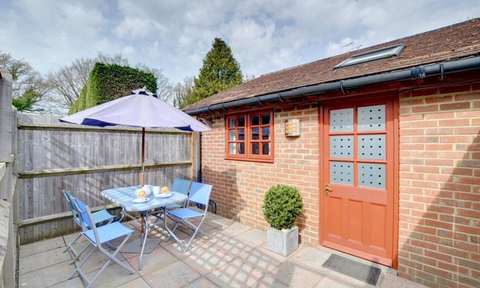 Abbess Roding House | Cresslands - One Bedroom House, Sleeps 2