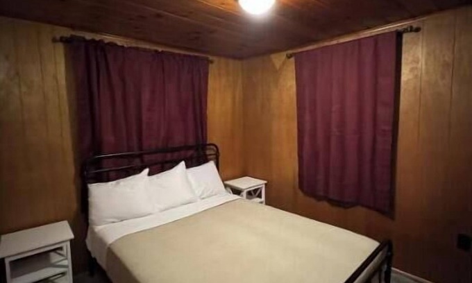 Crestline Apartment | Crest Lodge Historic Mountain Inn - ARROWHEAD