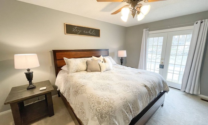 Osage Beach House | Crest Terrace - NEWLY REMODELED | Lake View/Lake Access with Boat Slips | Sleeps 9