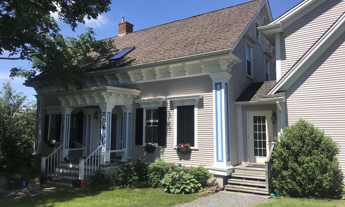 Maitland Bed & Breakfast | Cresthaven By the Sea