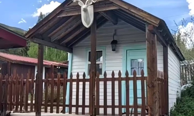 Twin Lakes Cabin | Crib house studio cabin - mountain views, .25mls to lake, quiet comfort!