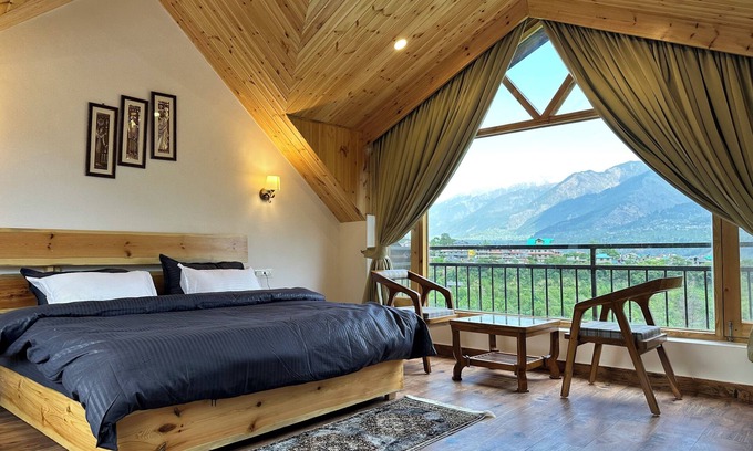 Manali Resort | Crimson inn by Senderos De Pine