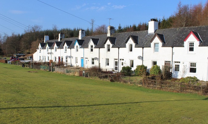 Cairnbaan Cottage | Crinan Canal Cottage No8