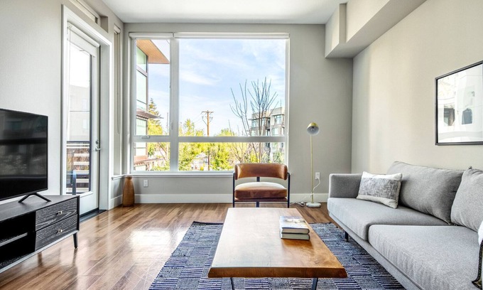 Jackson Park Apartment | Crisp Mountain View 1BR w/Pool, Spa, Roofdeck, by Blueground