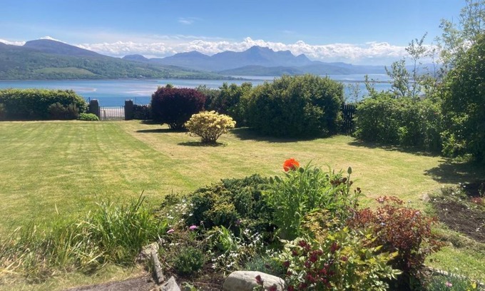 Lairg House | Crofters Cottage at 100 Midtown