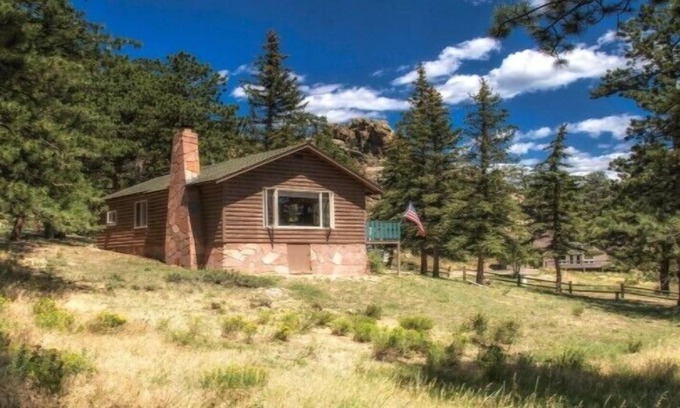 Estes Park Cottage | Crooked Pine Cottage
