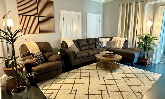 Augusta Apartment | Crosby Street Suite - Freshly Renovated 3 Bedroom near Downtown Augusta