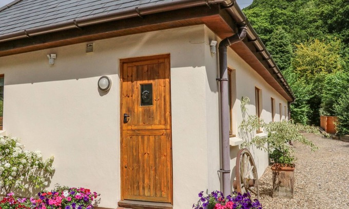 Shirwell Cottage | CROSS SYKE BARN, family friendly, with open fire in Barnstaple