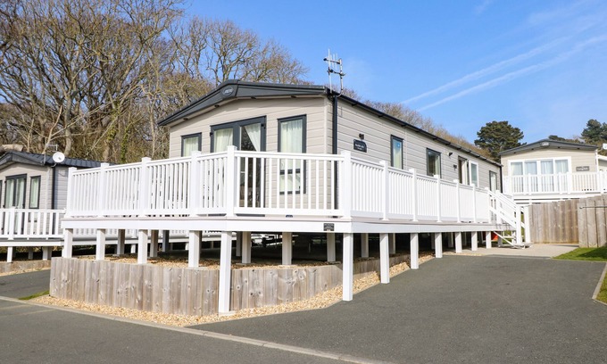 Bembridge Cottage | CROSSWINDS 68, family friendly, with a garden in Bembridge