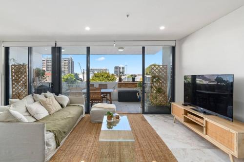 Wollongong Apartment | Crown Beach Escape - Stylish Comfort by the Sea
