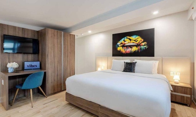 Gay Village House | Crown Duo – Heart of Montreal