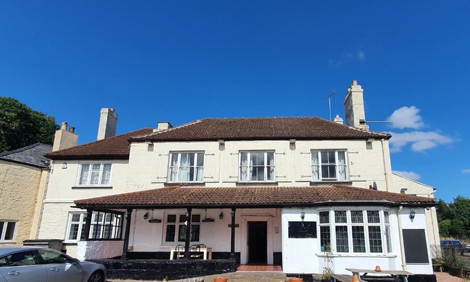 Whitchurch Bed & Breakfast | Crown Hotel