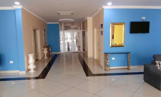 Bommasandra Hotel | Crown Orchid