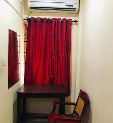 Thrippunithura Hotel | Crown palace tourist home