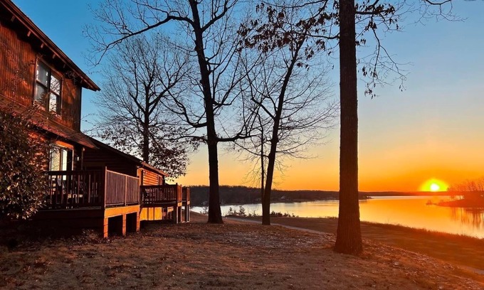 Horseshoe Bend Hotel | Crown Point Resort