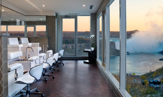 Niagara Falls Hotel | Crowne Plaza Niagara Falls Fallsview by IHG