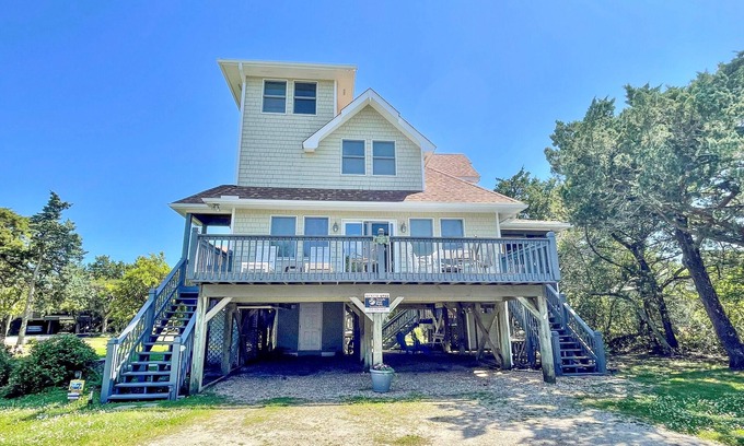 Ocracoke House | Crows Nest: Dog friendly home, wonderful decking, screened porch.