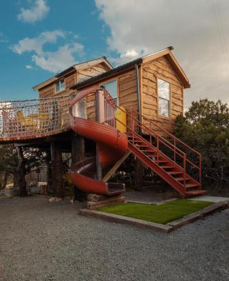 Nogal House | Crows Nest Treehouse At El Mstico Ranch