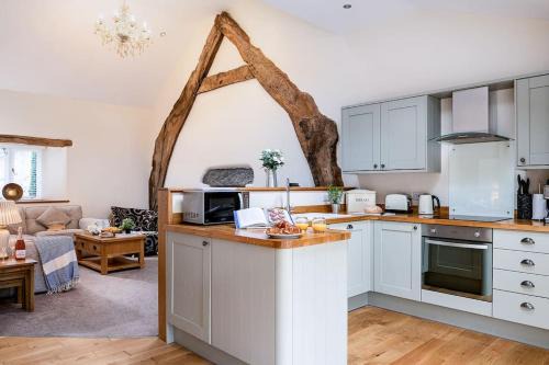 Eglwysbach House | CRUCK BARN - Beautiful Renovated Barn within the Countryside