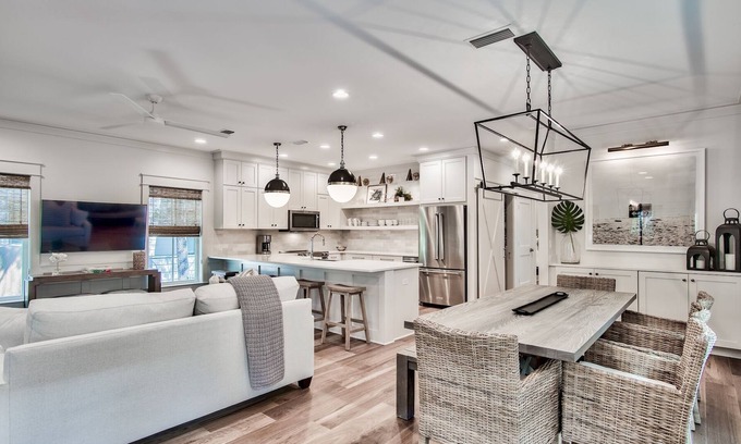 Seacrest Cottage | Cruis n & Sail n-Luxury Modern Cottage, extra sleeping space and Screened Porch in Magnolia Cottages
