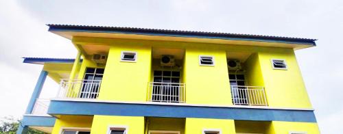 Kampung Pengkalan Maras Hotel | Crystal Beach Inn Terengganu