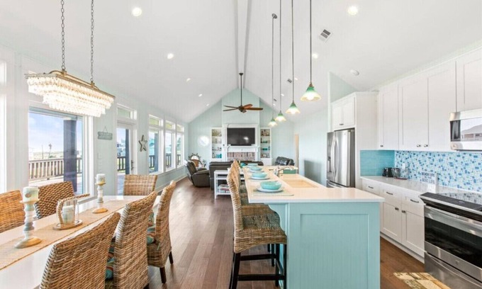 Crystal Beach House | Crystal Beach Front Spacious Villa with Firepit