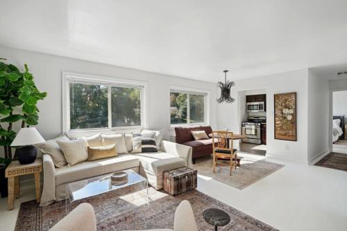 Aurora Highlands House | Crystal City Charm Free Parking