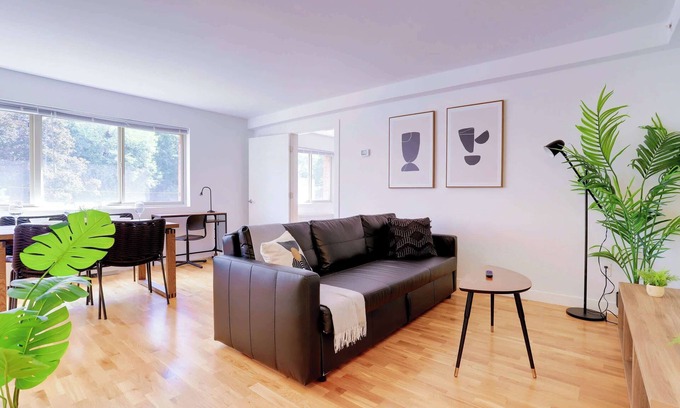 Radnor - Fort Myer Heights Apartment | Crystal City: Prime Location Apt