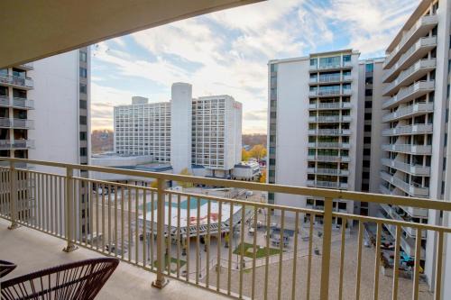 Crystal City Apartment | Crystal City Stay - Walk to Metro & Near Airport