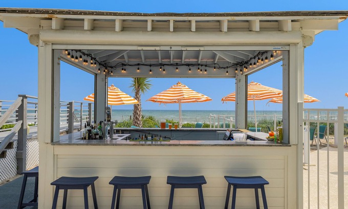 Pine Knoll Shores Hotel | Crystal Coast Oceanfront Hotel